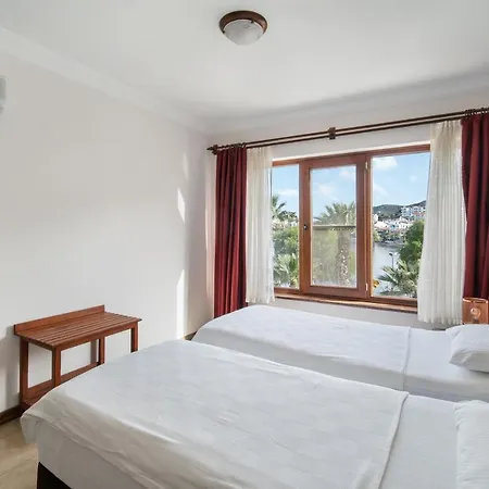 Fora Aparthotel 3*